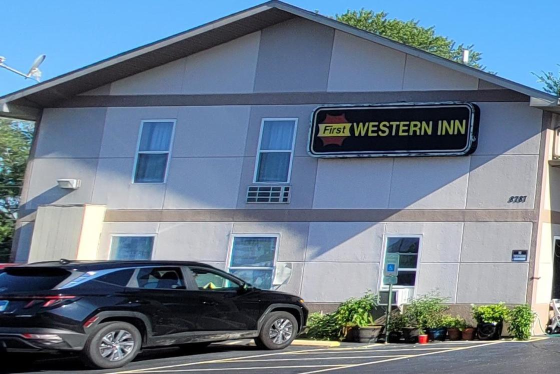 First Western Inn Caseyville Exteriör bild